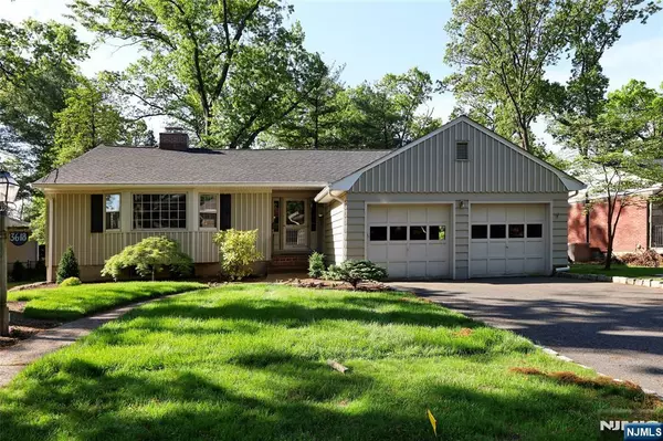 36-18 Hillside TER, Fair Lawn, NJ 07410