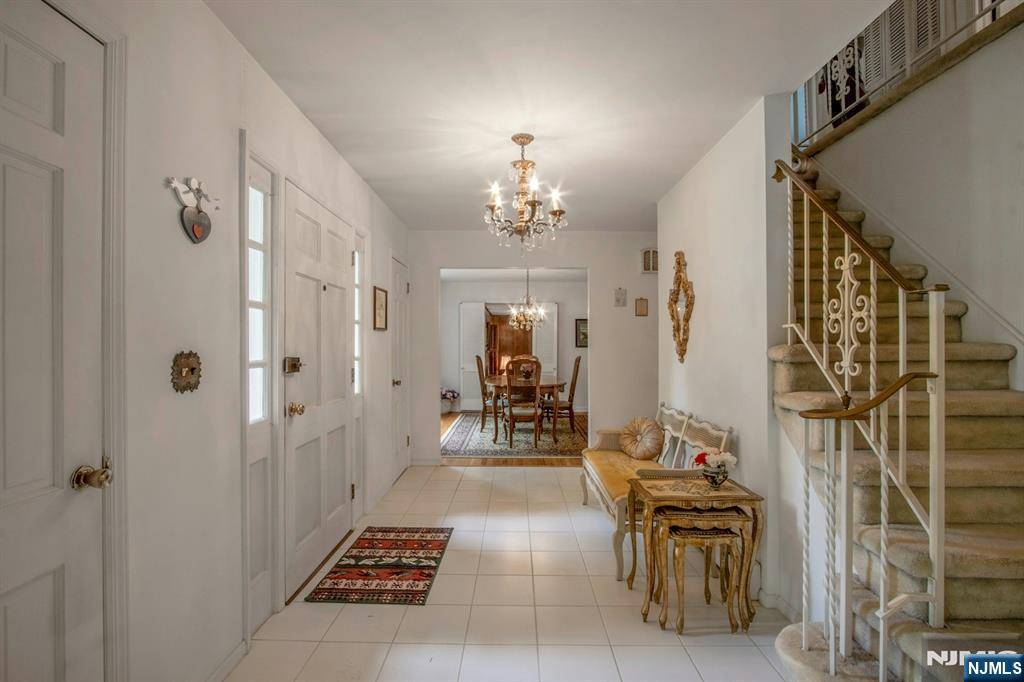 Old Tappan, NJ 07675,32 Country Squire RD