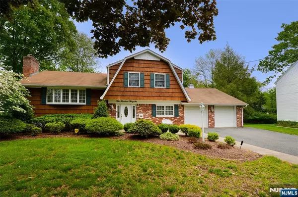 536 Fordham PL, Paramus, NJ 07652