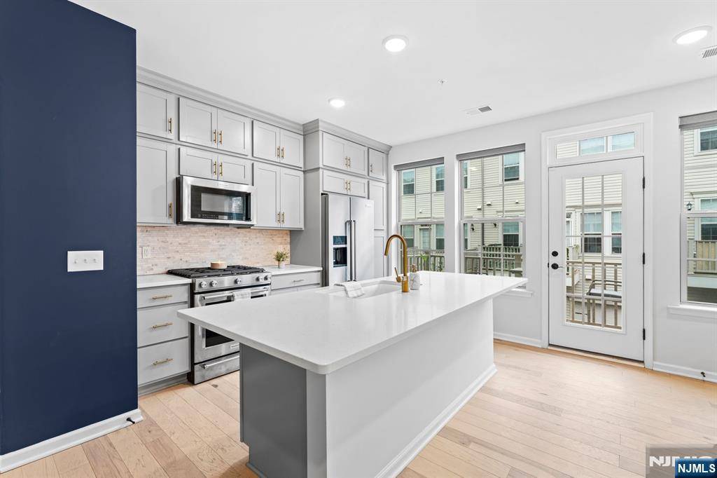 Somerville, NJ 08876,16 Sternadori RD