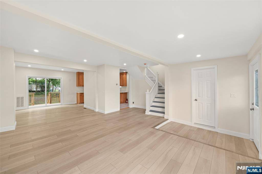 Nutley, NJ 07110,117 Crestwood AVE