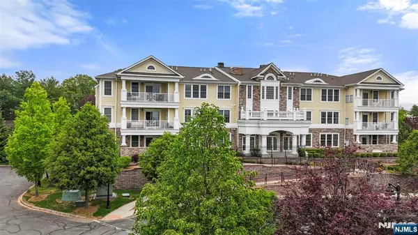 910 Four Seasons LN #910,  Woodcliff Lake,  NJ 07677
