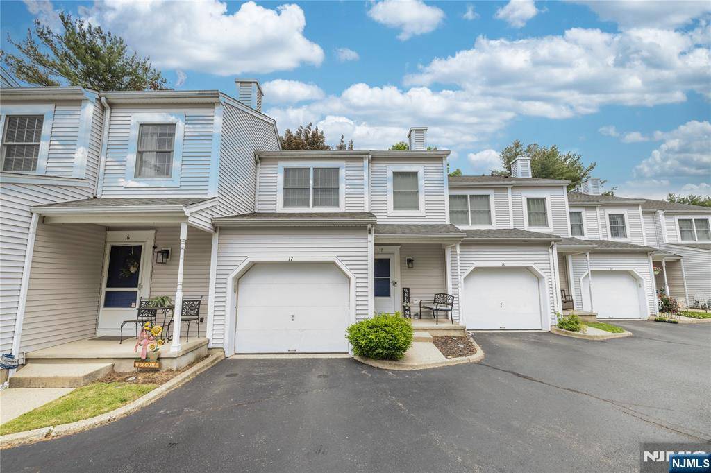 17 Iron Forge Vlg South, Pompton Lakes, NJ 07442