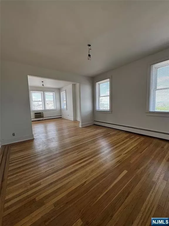 North Bergen, NJ 07047,1212 88th ST