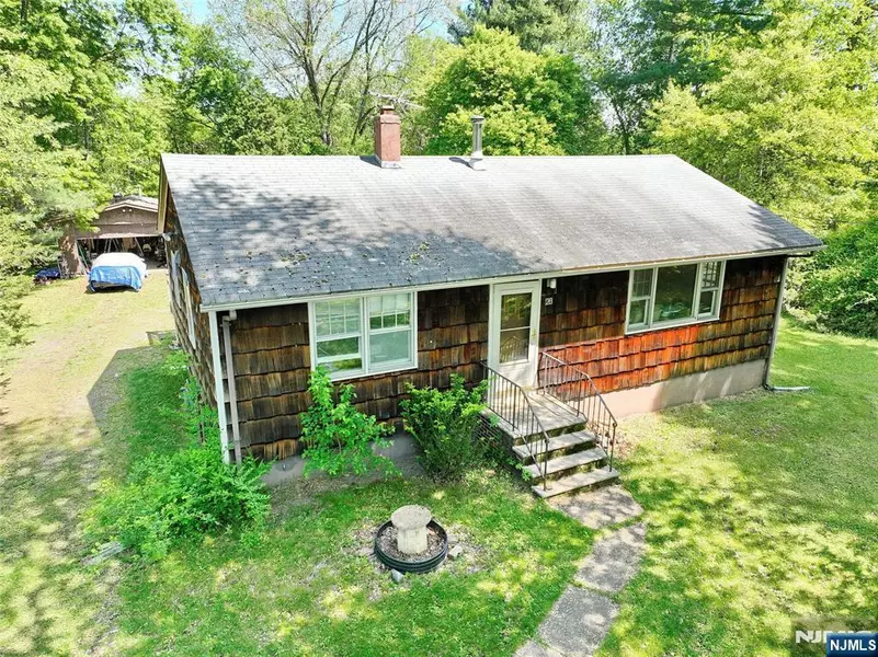 28 Summit AVE, Long Hill, NJ 07933