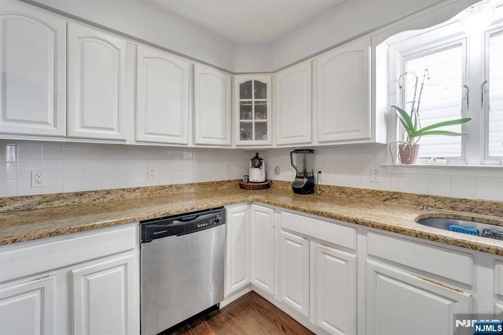 Jersey City, NJ 07307,23 Cambridge AVE
