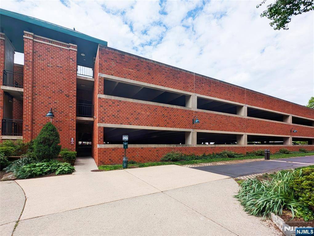 Little Falls, NJ 07424,300 Main ST #216