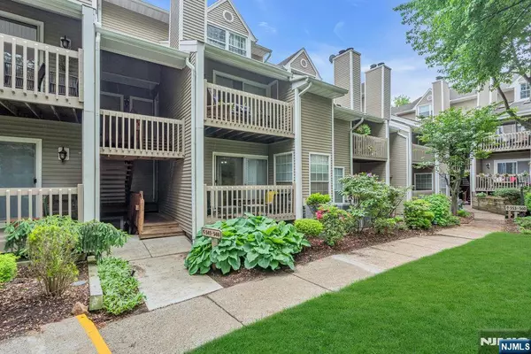 548 Windsor DR #548, Palisades Park, NJ 07650