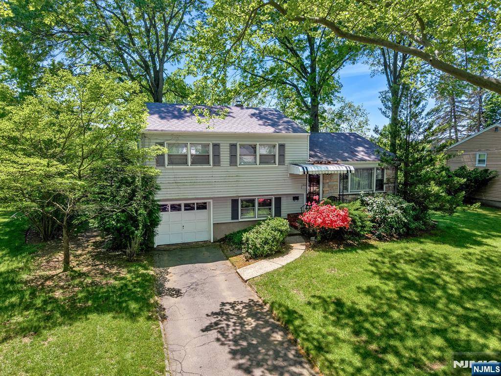Paramus, NJ 07652,320 Ellen PL