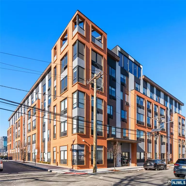 Newark, NJ 07108,39 Madison ST #502