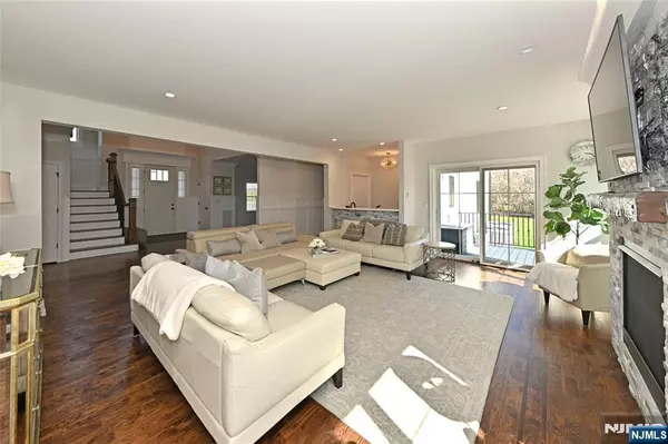 Upper Saddle River, NJ 07458,68 Hidden Glen RD