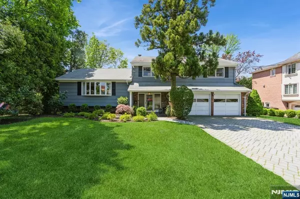 Englewood Cliffs, NJ 07632,150 Charlotte PL