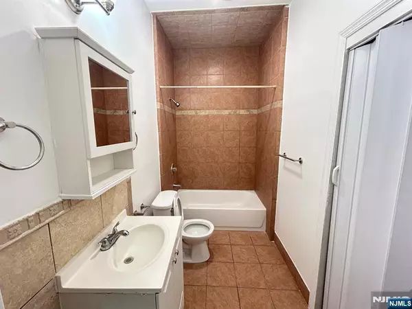 Orange, NJ 07050,257 New ST