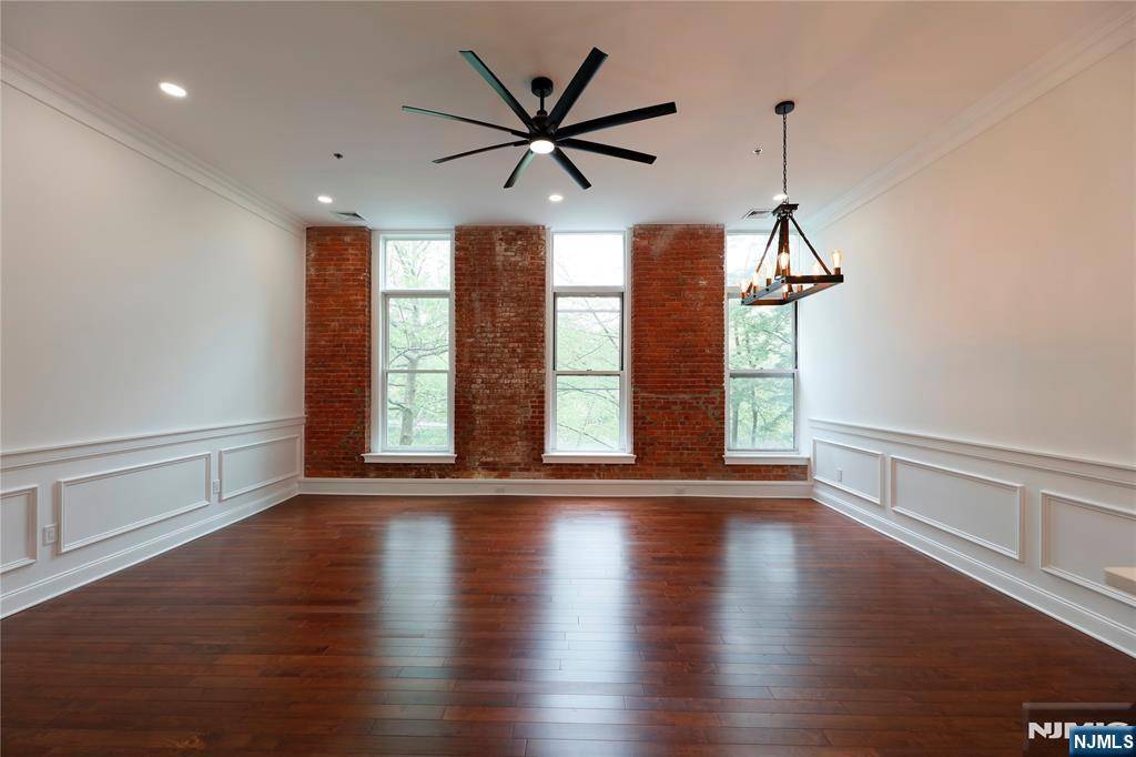 Little Falls, NJ 07424,260 Main ST #213