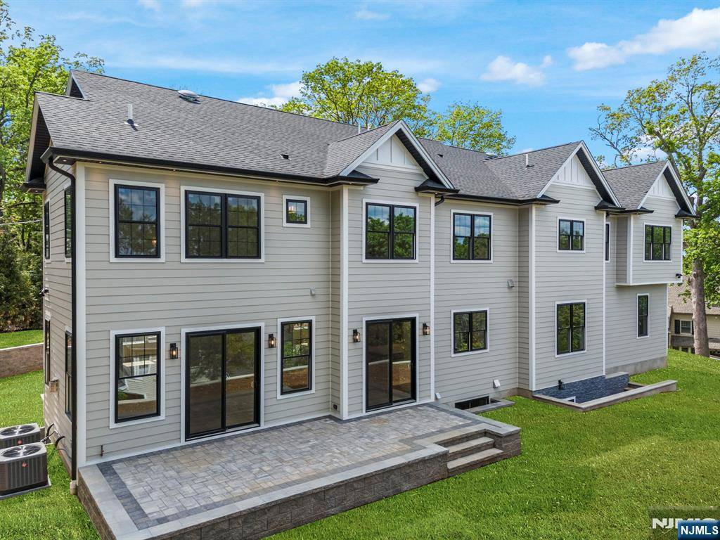 Chatham Borough, NJ 07928,128 Fairmount AVE