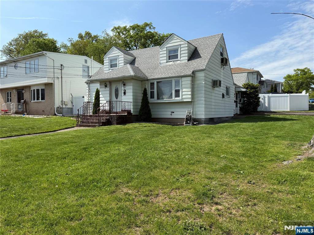 65 Hamilton AVE, Elmwood Park, NJ 07407