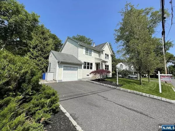 Park Ridge, NJ 07656,19 Rivervale RD