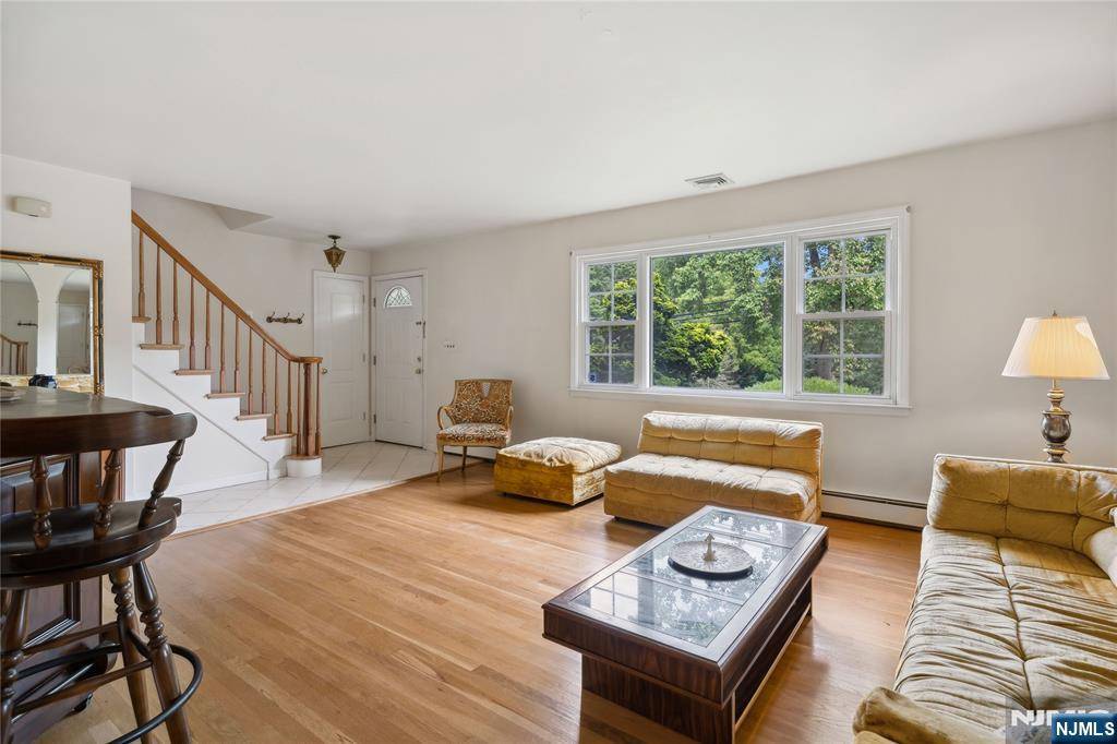 Oakland, NJ 07436,654 Ramapo Valley RD