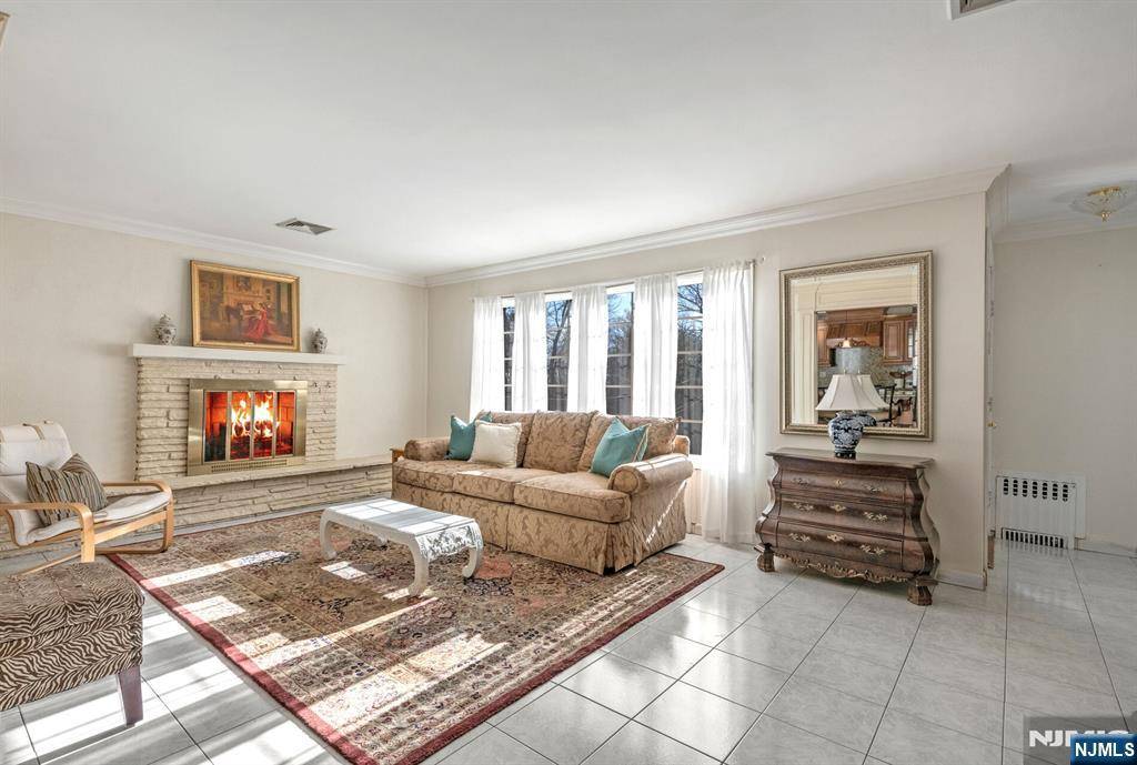 Upper Saddle River, NJ 07458,32 Brookside DR