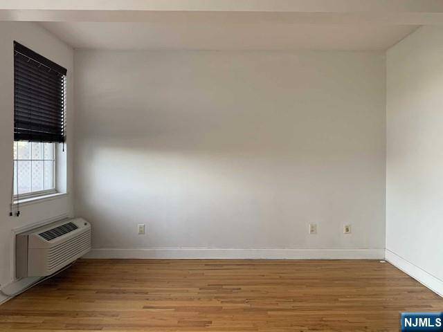 Edgewater, NJ 07020,1100 River RD #105
