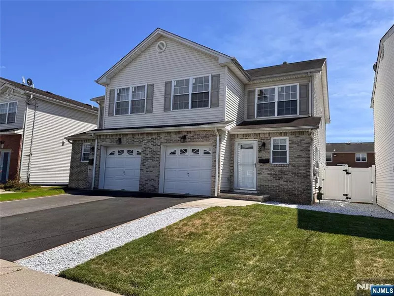 32 Mercer ST, Carteret, NJ 07008