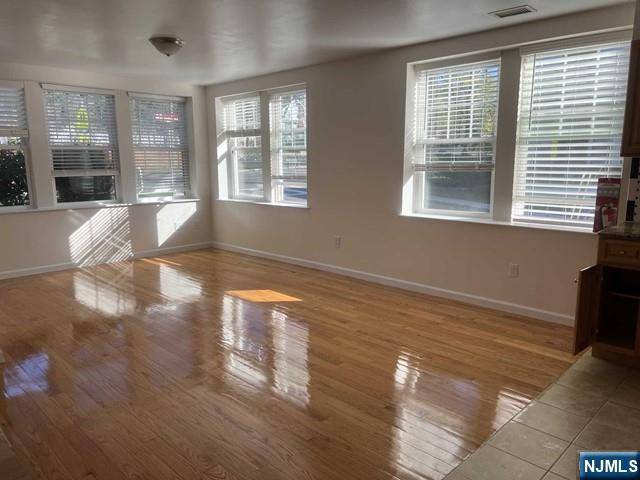Leonia, NJ 07605,284 Broad AVE #1st & Baseme