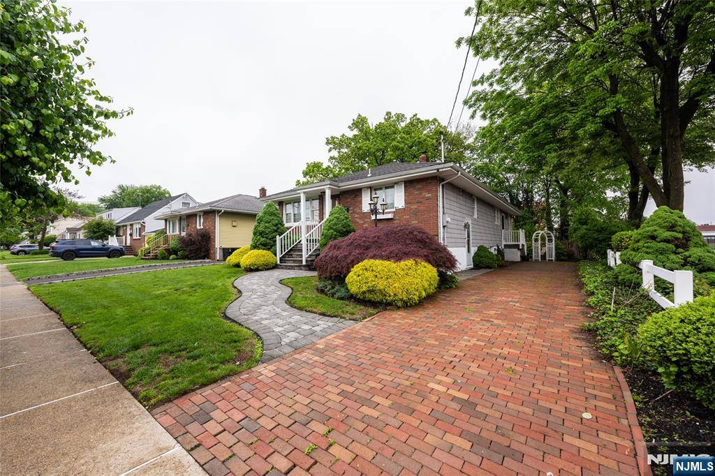 Totowa, NJ 07512,162 Bogert ST