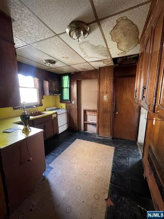 Newark, NJ 07108,42-44 Leslie