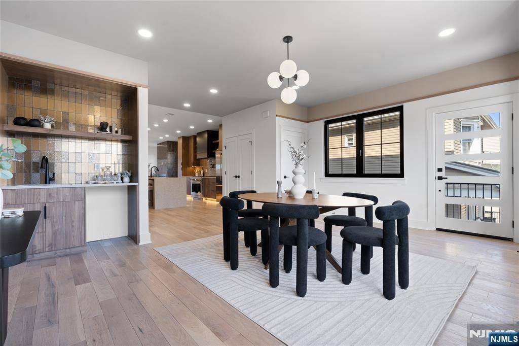 Palisades Park, NJ 07650,212 E Harriet AVE #B