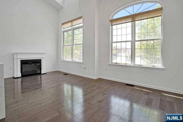 Guttenberg, NJ 07093,147 Lydia DR