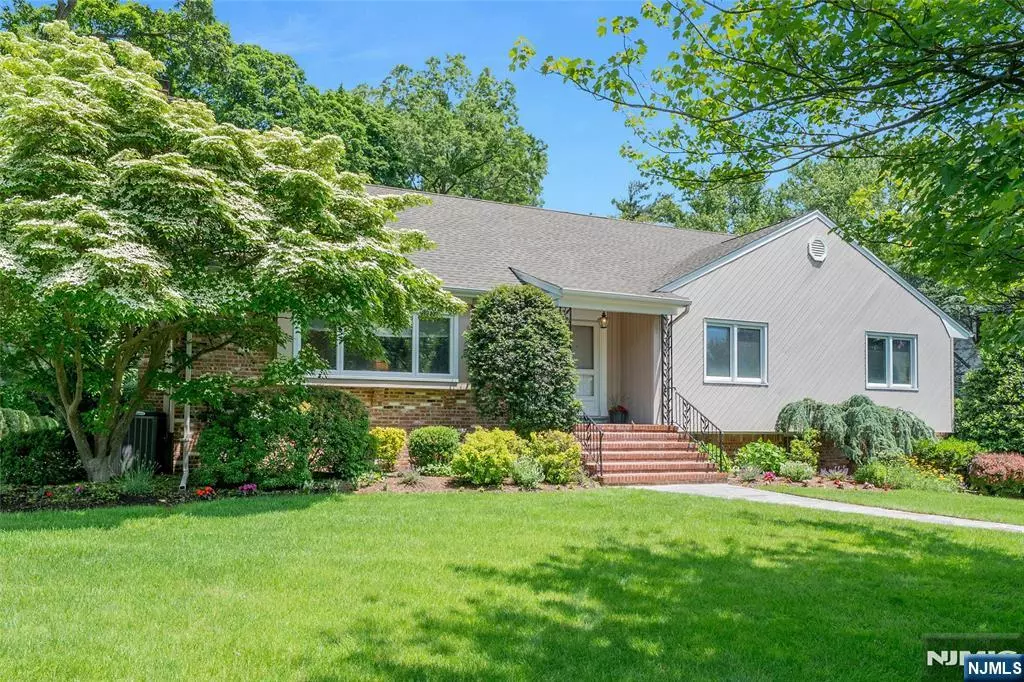 Glen Rock, NJ 07452,39 Wellesley RD