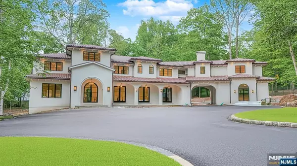 Tenafly, NJ 07670,9 Woodhill RD
