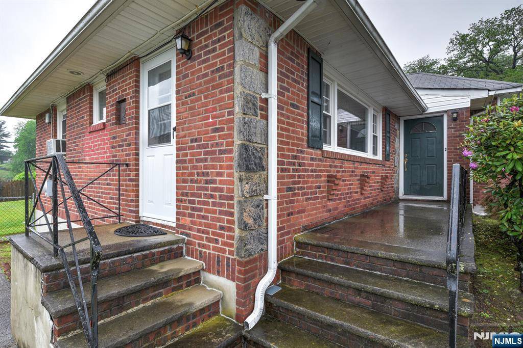 Totowa, NJ 07512,11 Glen TER