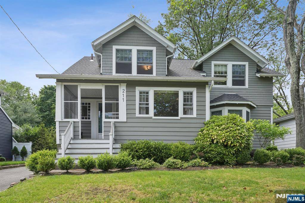 211 Pinelynn RD, Glen Rock, NJ 07452