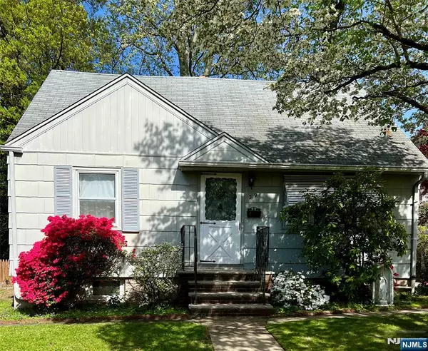 219 Sanzari PL, Maywood, NJ 07607
