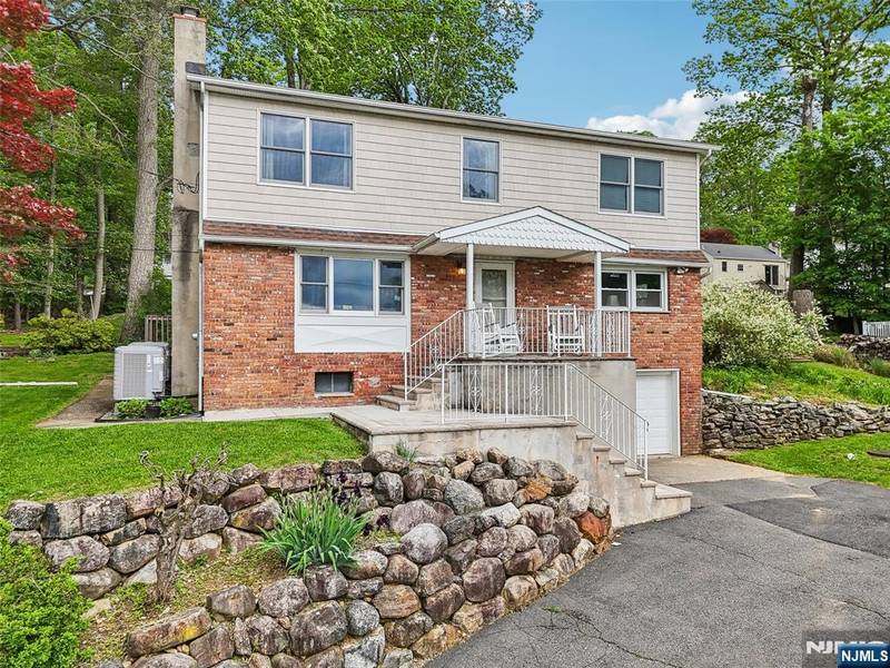 150 New Jersey AVE, Jefferson Township, NJ 07849