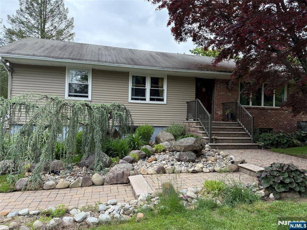 Bloomingdale, NJ 07403,131 Star Lake RD