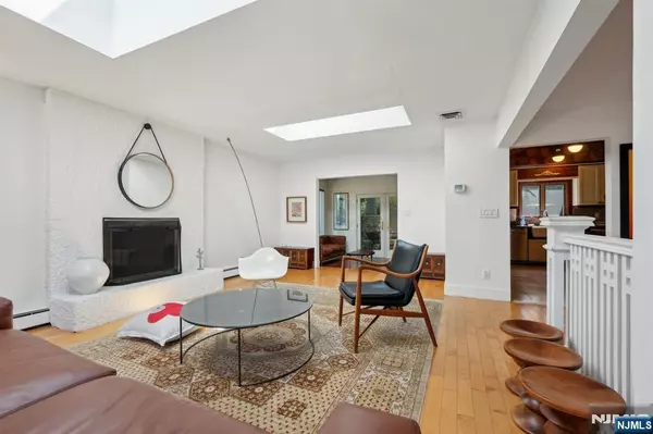 Leonia, NJ 07605,559 Nordhoff DR