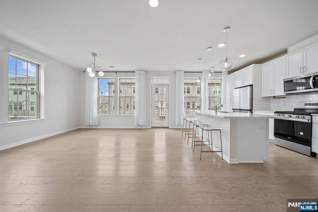 57 Arnold DR, Wood Ridge, NJ 07075