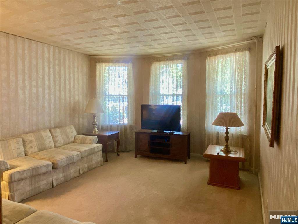 Lyndhurst, NJ 07071,178 Fern AVE