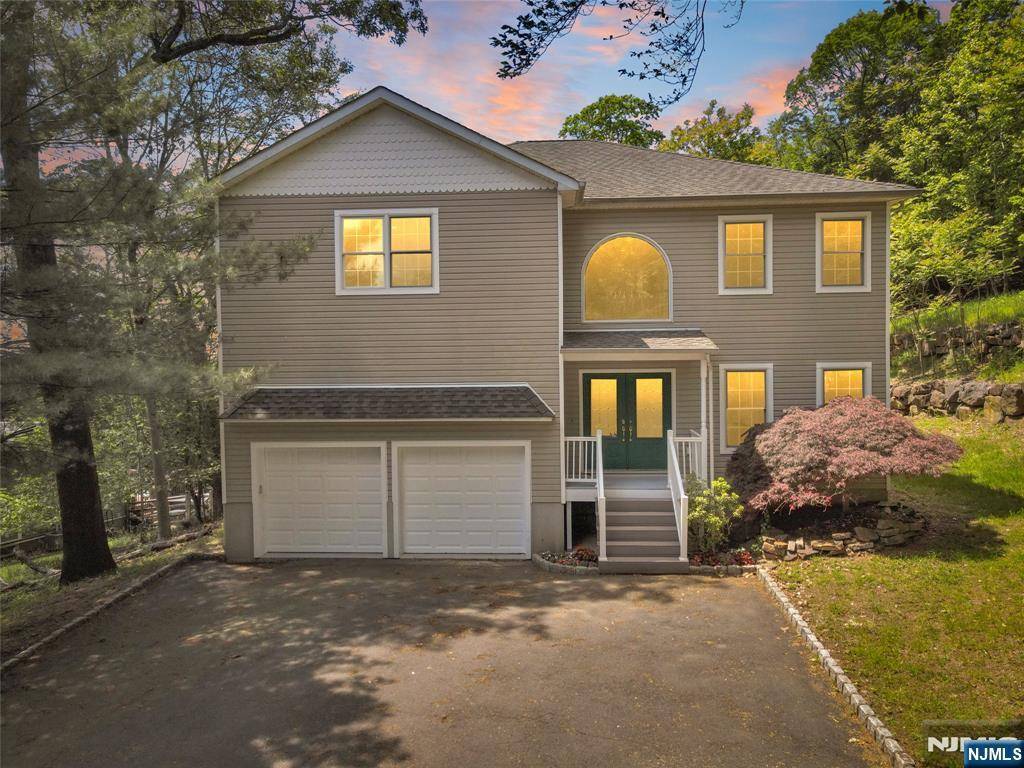 27 Tecumseh TRL, Oakland, NJ 07436