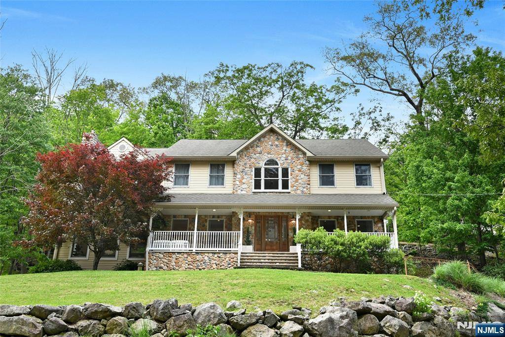 130 Deerhaven RD, Mahwah, NJ 07430