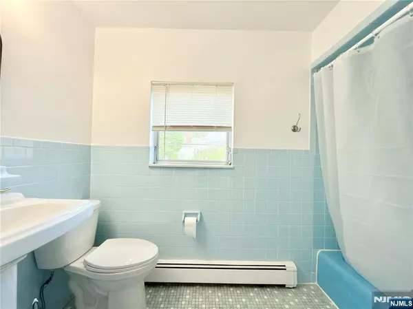 Ridgefield Park, NJ 07660,163 Main ST #B