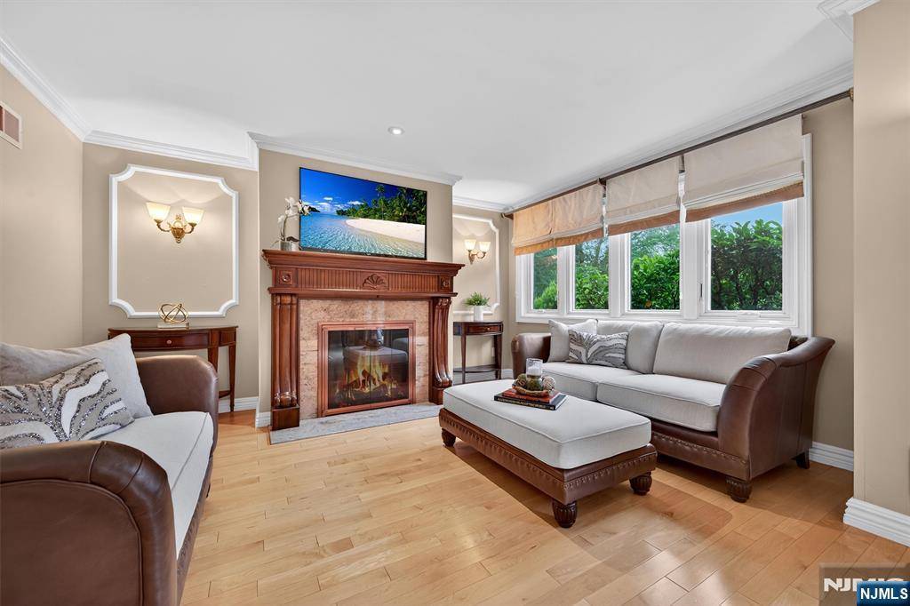 Ramsey, NJ 07446,30 Peach Hill CT