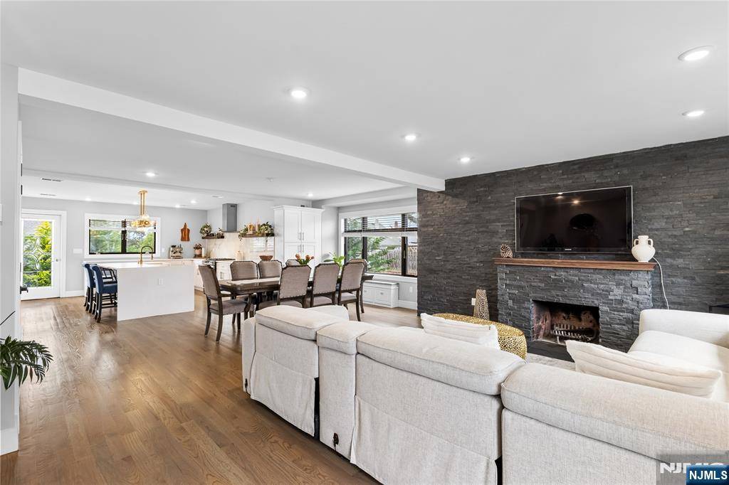 North Arlington, NJ 07031,35 6th ST