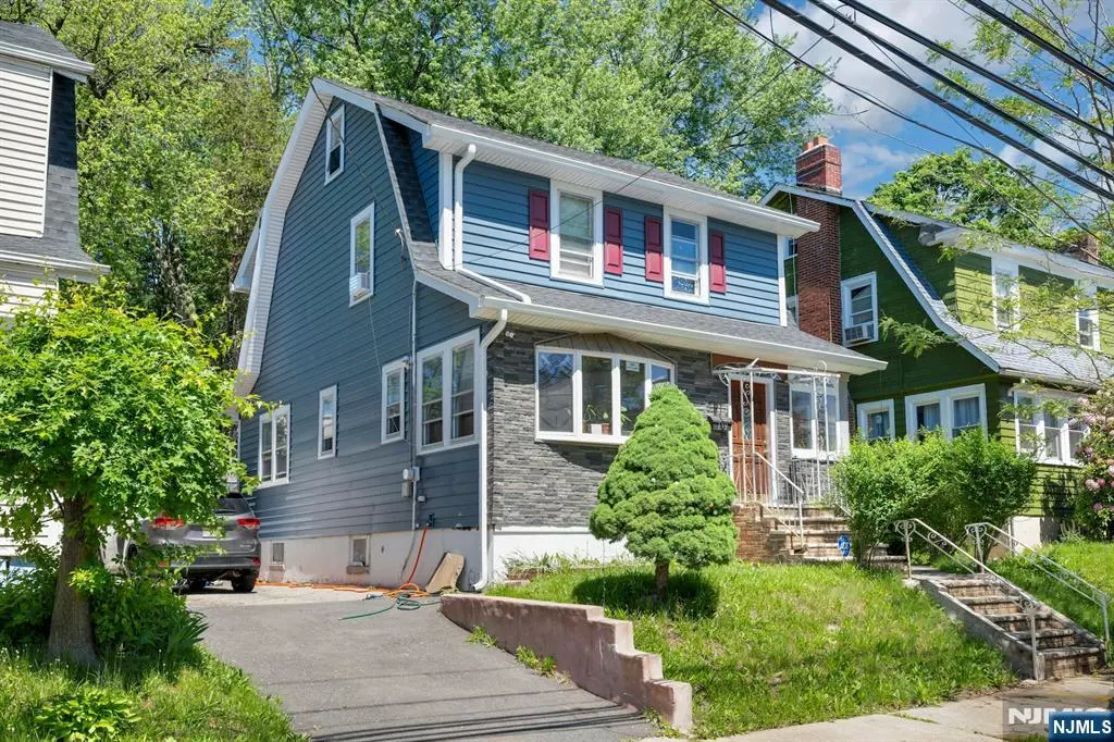 Newark, NJ 07106,139-141 Pine Grove TER