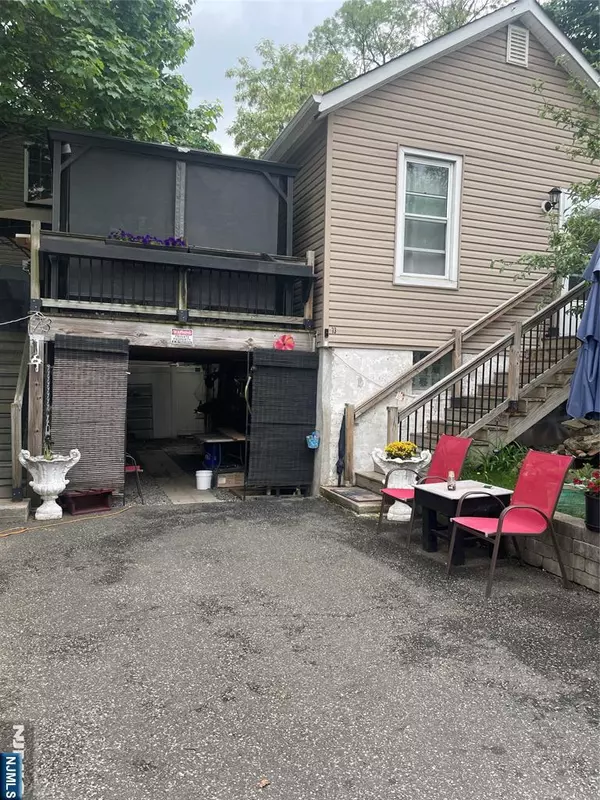 Paterson, NJ 07501,73 Garret ST
