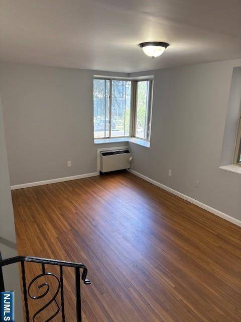 Newark, NJ 07112,19 Lyons #212