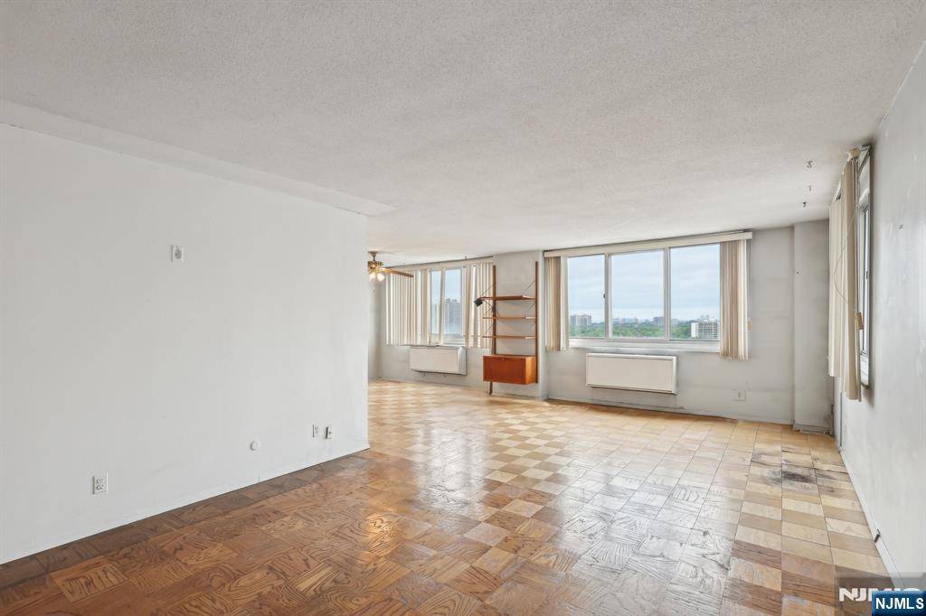 Fort Lee, NJ 07024,2150 Center AVE #19F