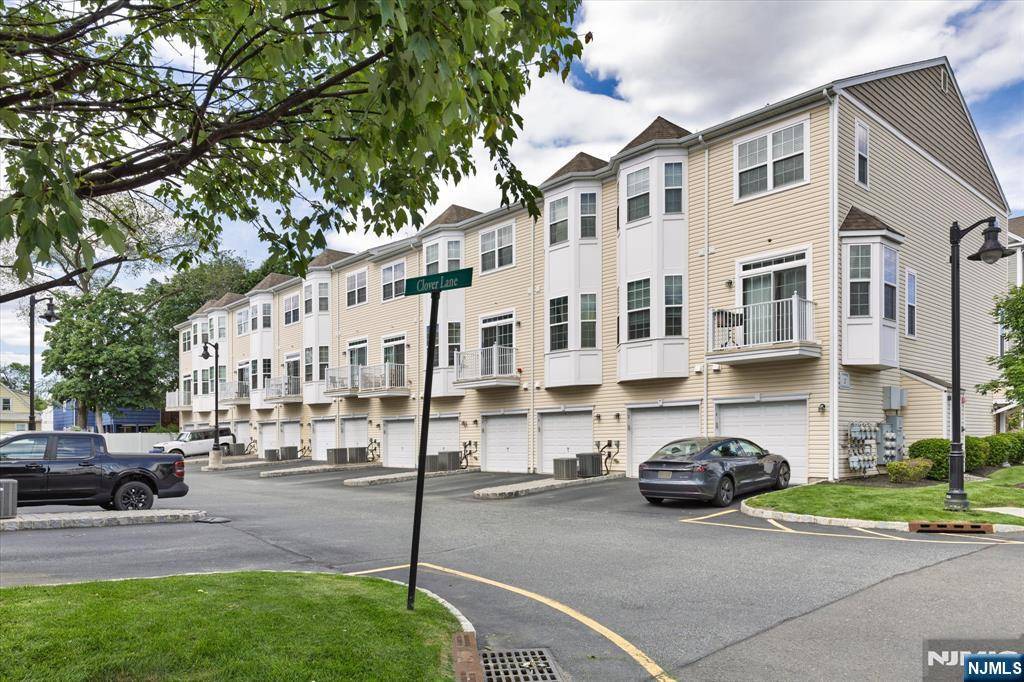 Garfield, NJ 07026,20 Clover LN #210